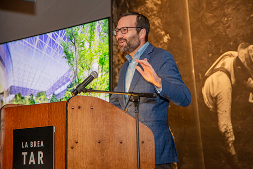 Senator Allen speaking from a podium at La Brea Tar Pits’ milestone celebration