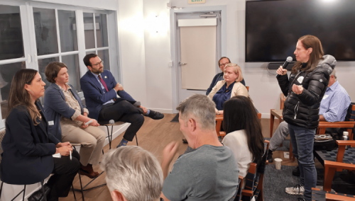 Audience member asks Senator Allen and panelists question