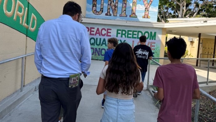 Senator Allen walking with students on school campus